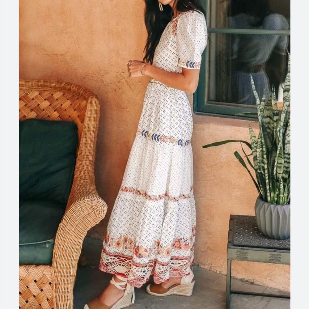 ISO Bohme dress in L or XL. Please message if you have one.